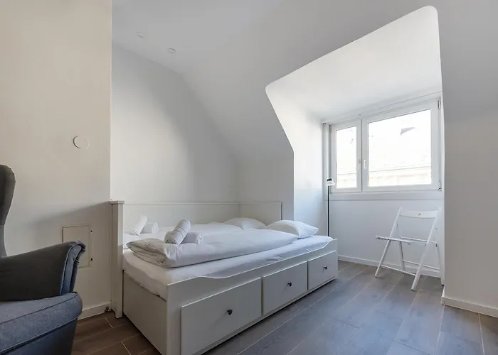 Stadt Vor Der Tuere Und Dennoch Ruhig Gelegen * Vienne